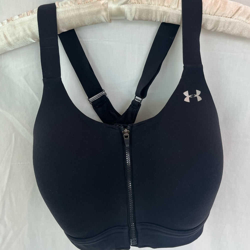 Under Armour Women's Black Sports Bra Size: 38C